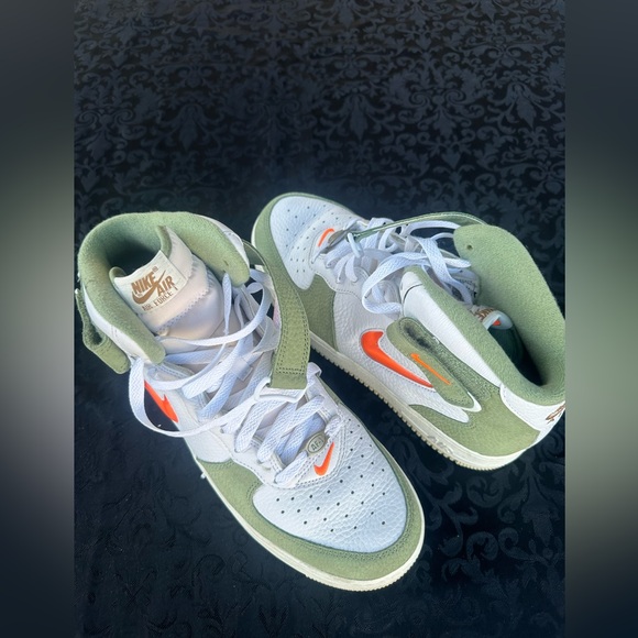 Nike Air Force 1 Mid QS
Jewel Oil Green size 10
DQ3505 100 - Picture 7 of 12